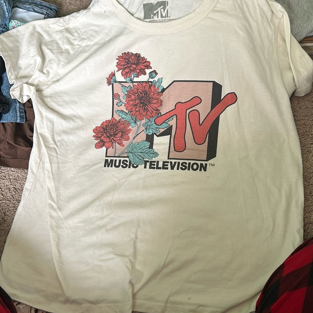 flower mtv shirt